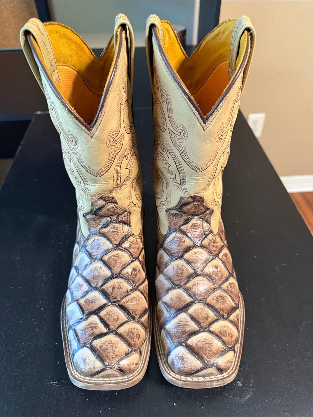 Men’s Western Quilted Scale-Pattern Cowboy Boots - Cream & Brown